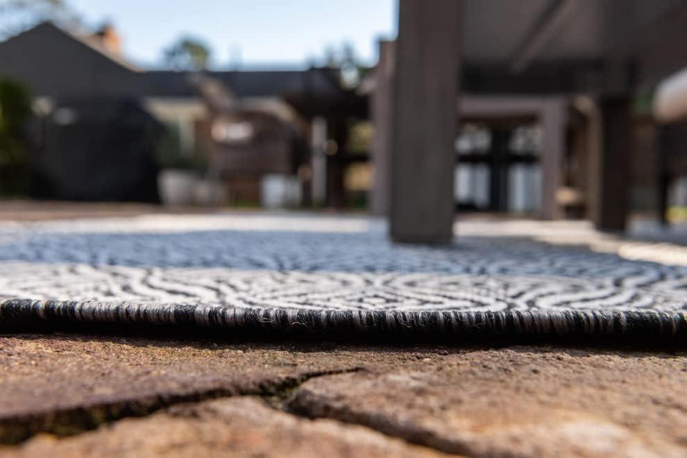 Unique Loom Outdoor Trellis Collection Area Rug - Deco Trellis (5' 1" x 8' Rectangle Charcoal/Ivory)