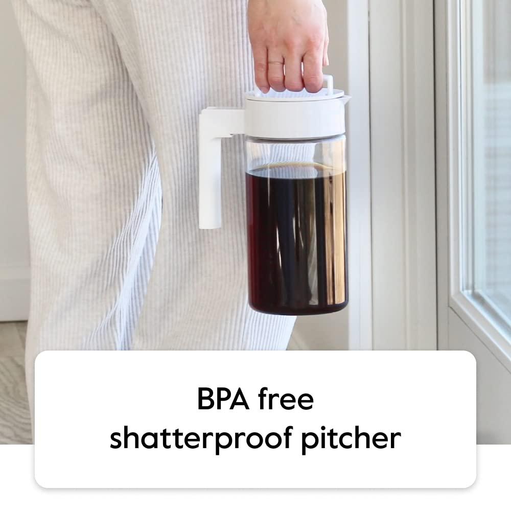 Takeya Patented Deluxe Cold Brew Coffee Maker with White Lid Airtight Pitcher, 1 Quart, White