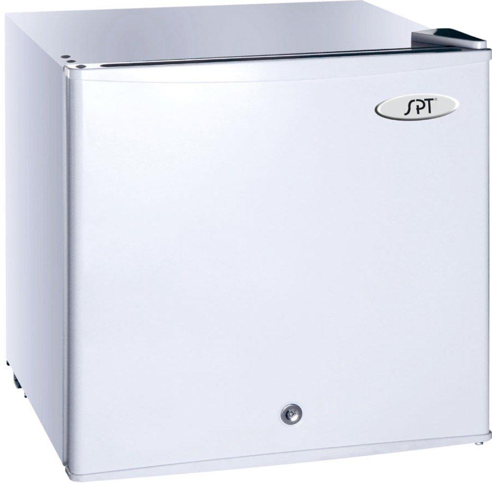 Sunpentown 1.1 Cu. ft. Upright Freezer, White