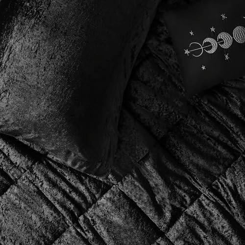 Intelligent Design Felicia Crushed Velvet Comforter Set with Throw Pillow
