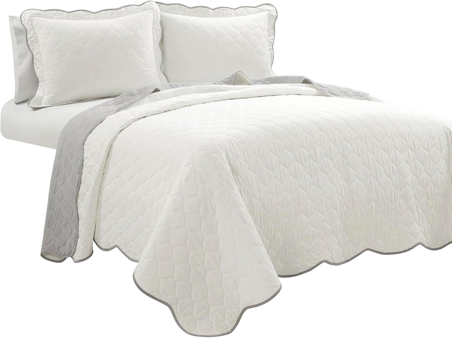 Lush Decor Coastal Chic Scalloped Edge Reversible Cotton Quilt 3 Piece Set, King/California King, Gray & White - Bedding Set - White Quilt - Coastal Decor