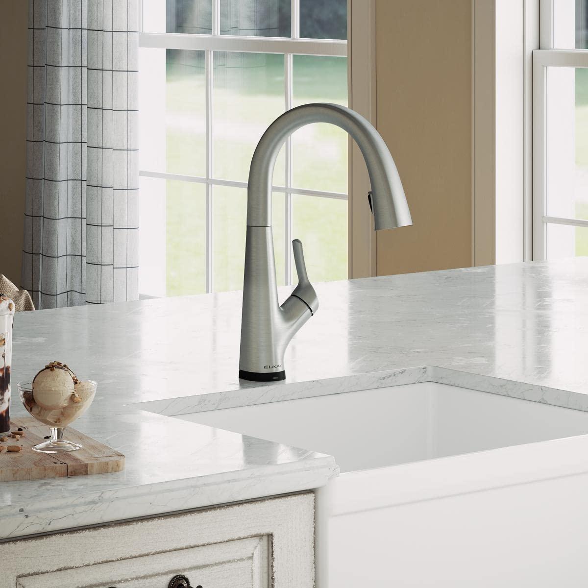 Avado Pull Down Single Handle Kitchen Faucet