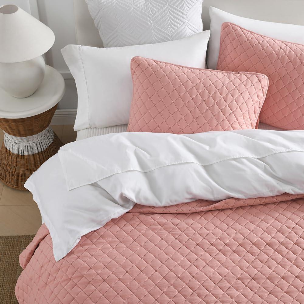 Queen Pink Diamond Pattern Microfiber Bed in a Bag Set