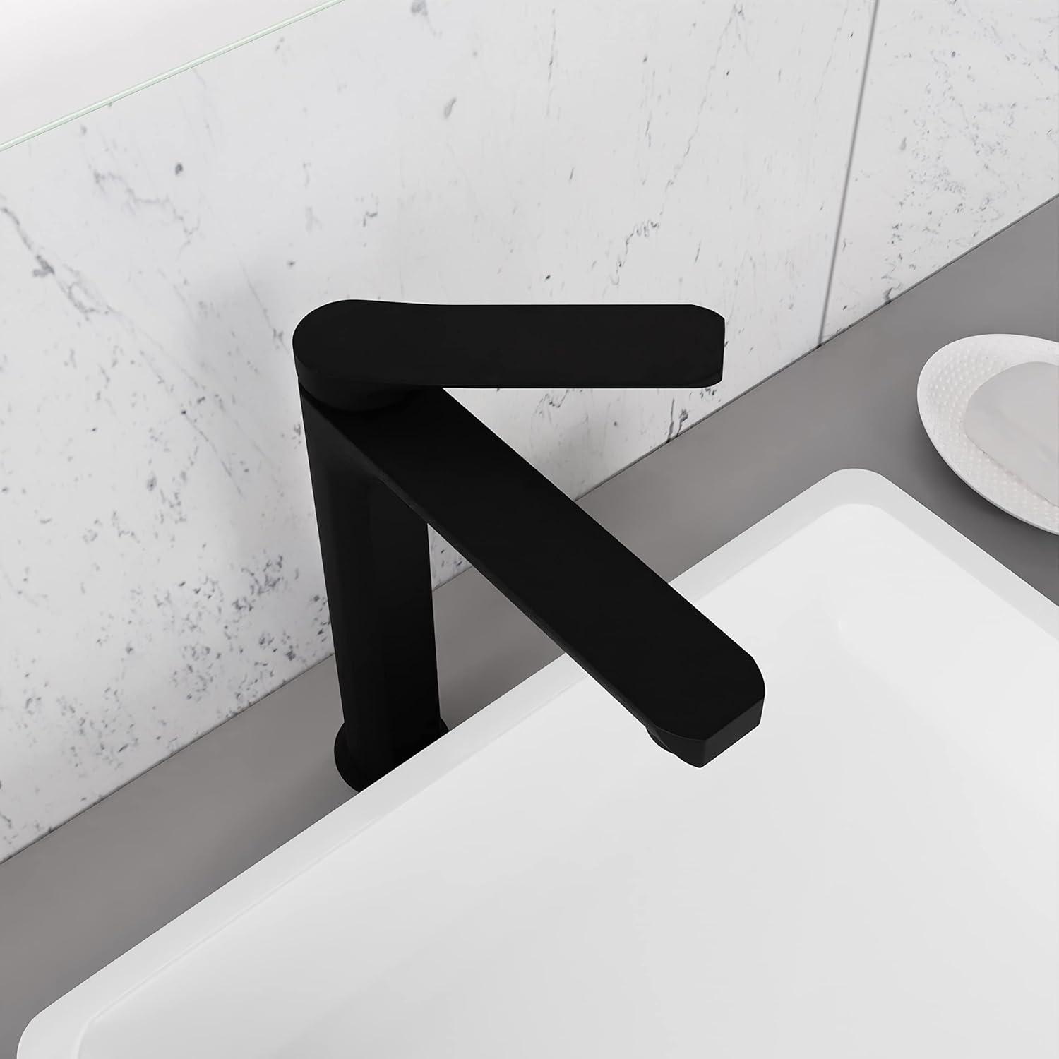 Single-Hole Single-handle Bathroom Faucet with Drain Assembly