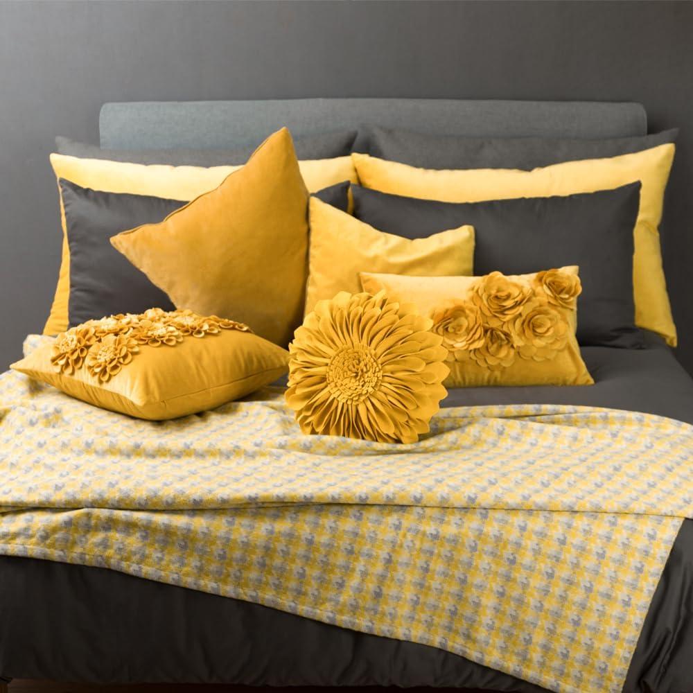 JWH Appliqued Throw Pillow 3D Sunflower Accent Pillow Cover & Insert