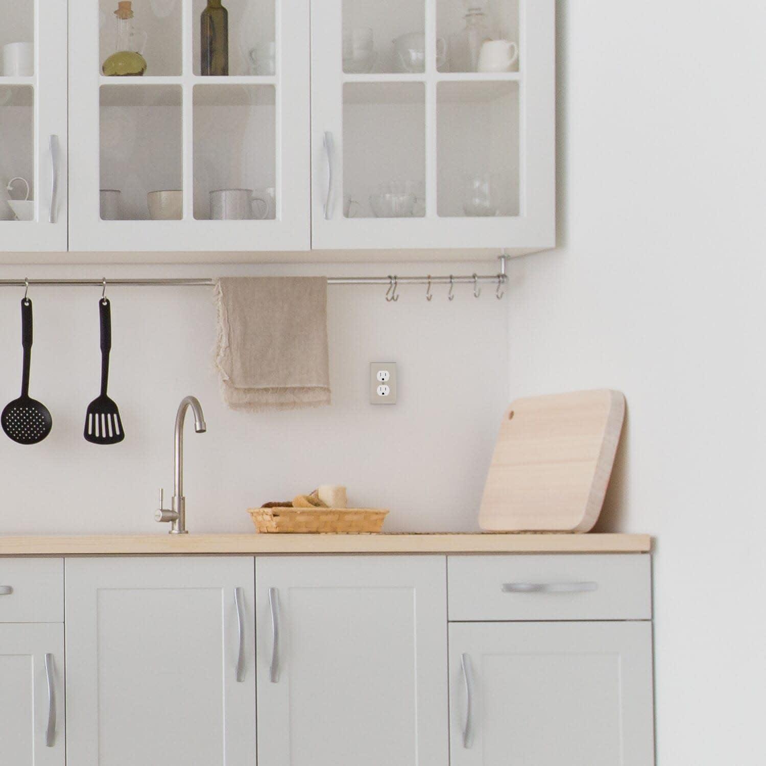 New York 1-Gang Duplex Outlet Wall Plate