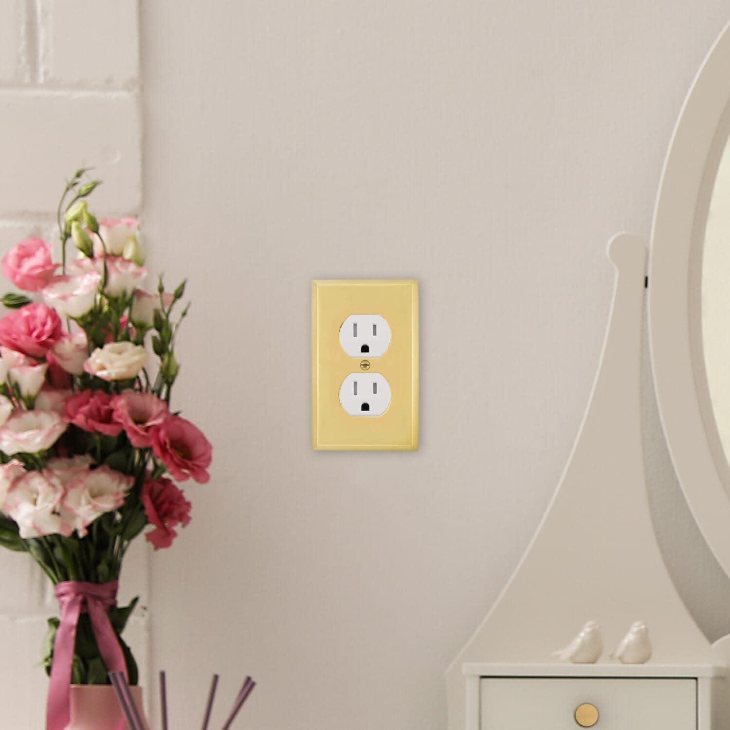 New York 1-Gang Duplex Outlet Wall Plate