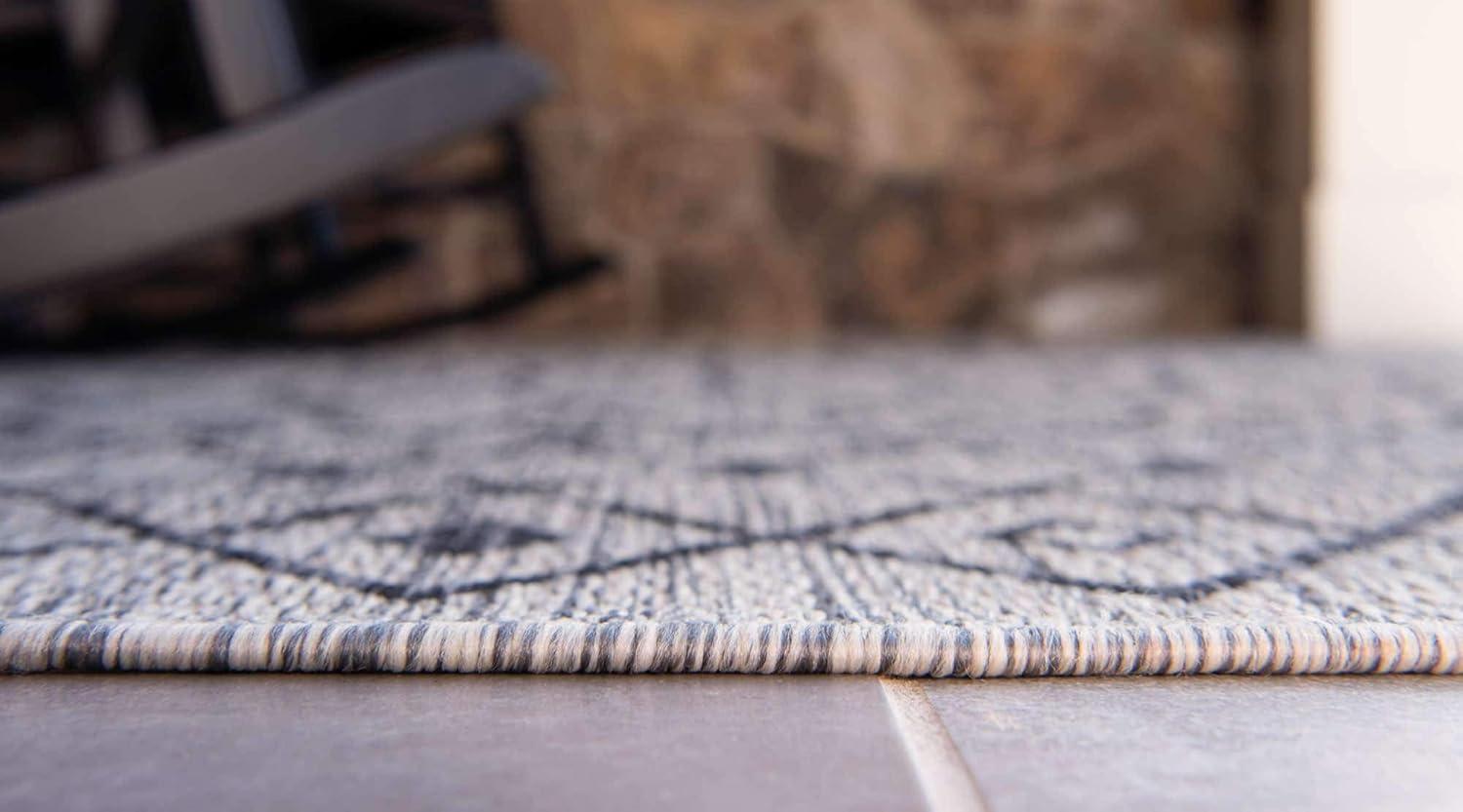 Unique Loom 5' 1 x 8' 0 Rectangle Indoor/Outdoor Trellis Gray Area Rug