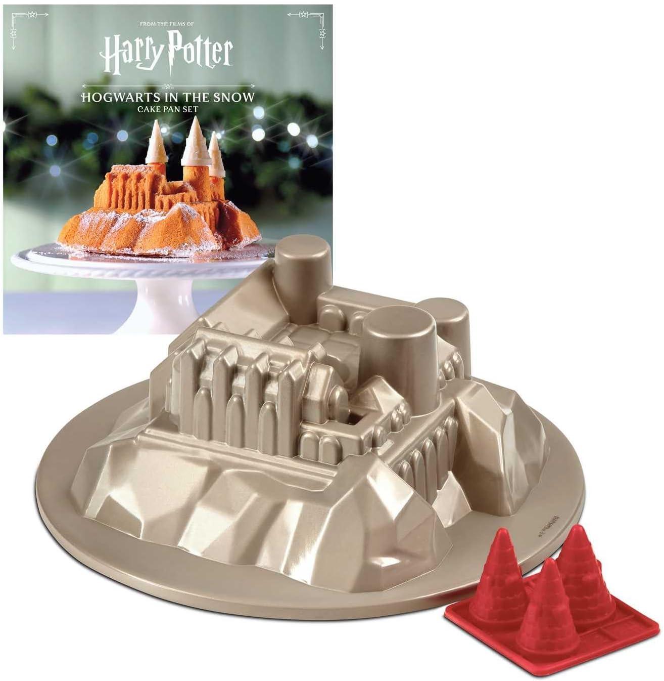 Harry Potter: Hogwarts In The Snow Cake Pan Set By Insight Editions