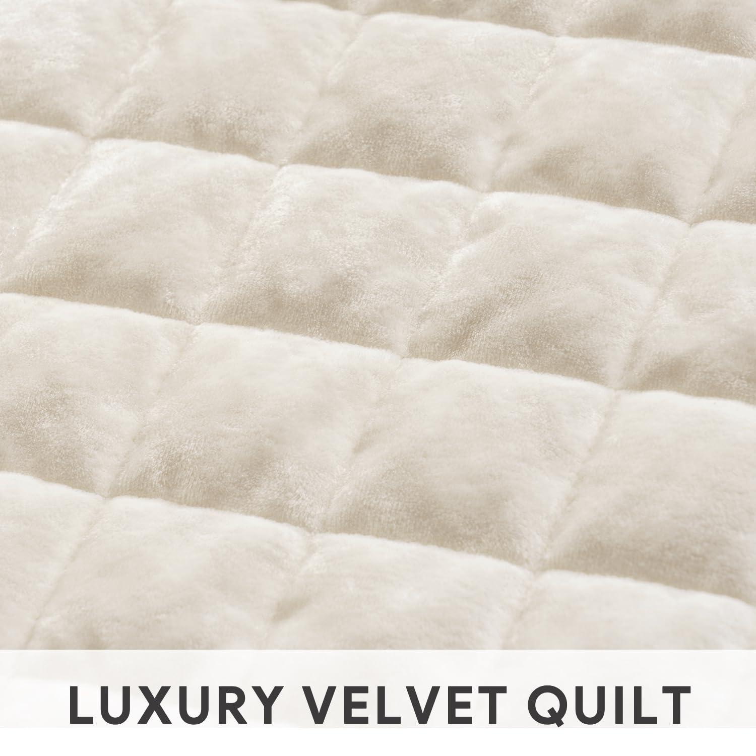 RECYCO Luxury Velvet Quilt Set King Size, Lightweight Velvet Comforter Set, Oversized Bedspread Coverlet Quilted Bedding Set, with 2 Matching Pillow Shams, for All Season, Cream White