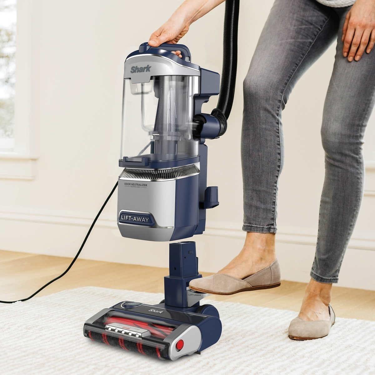 Restored Shark UV900 Pet Performance Plus Lift-Away Upright Vaccum - (Refurbished)