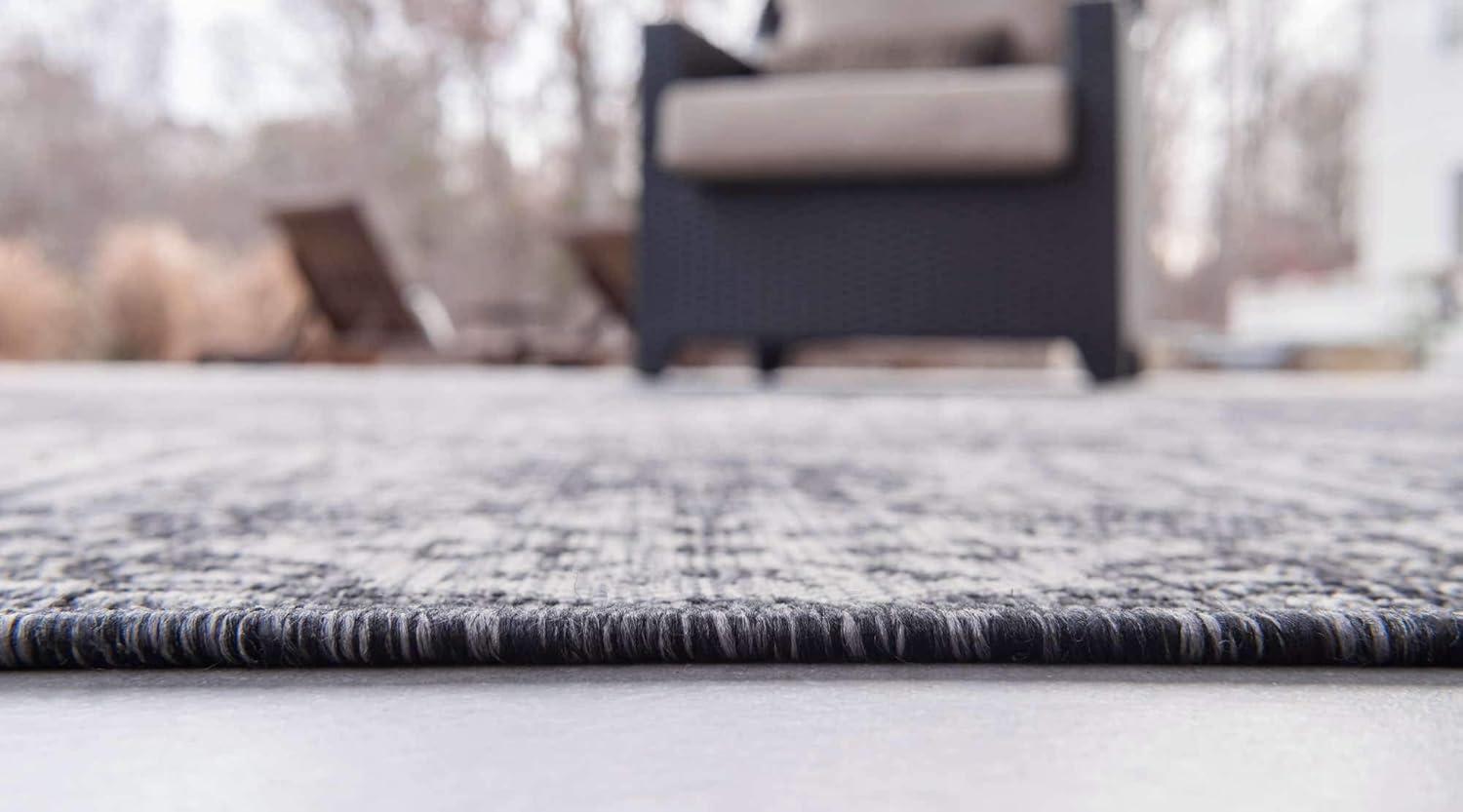 Unique Loom Outdoor Traditional Collection Area Rug - Timeworn (5' 1" x 8' Rectangle Charcoal Gray/Gray)