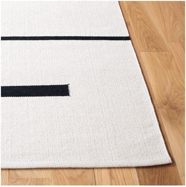 Montauk MTK311 Hand Woven Indoor Accent Rug - Ivory/Black - 2'3"x4' - Safavieh