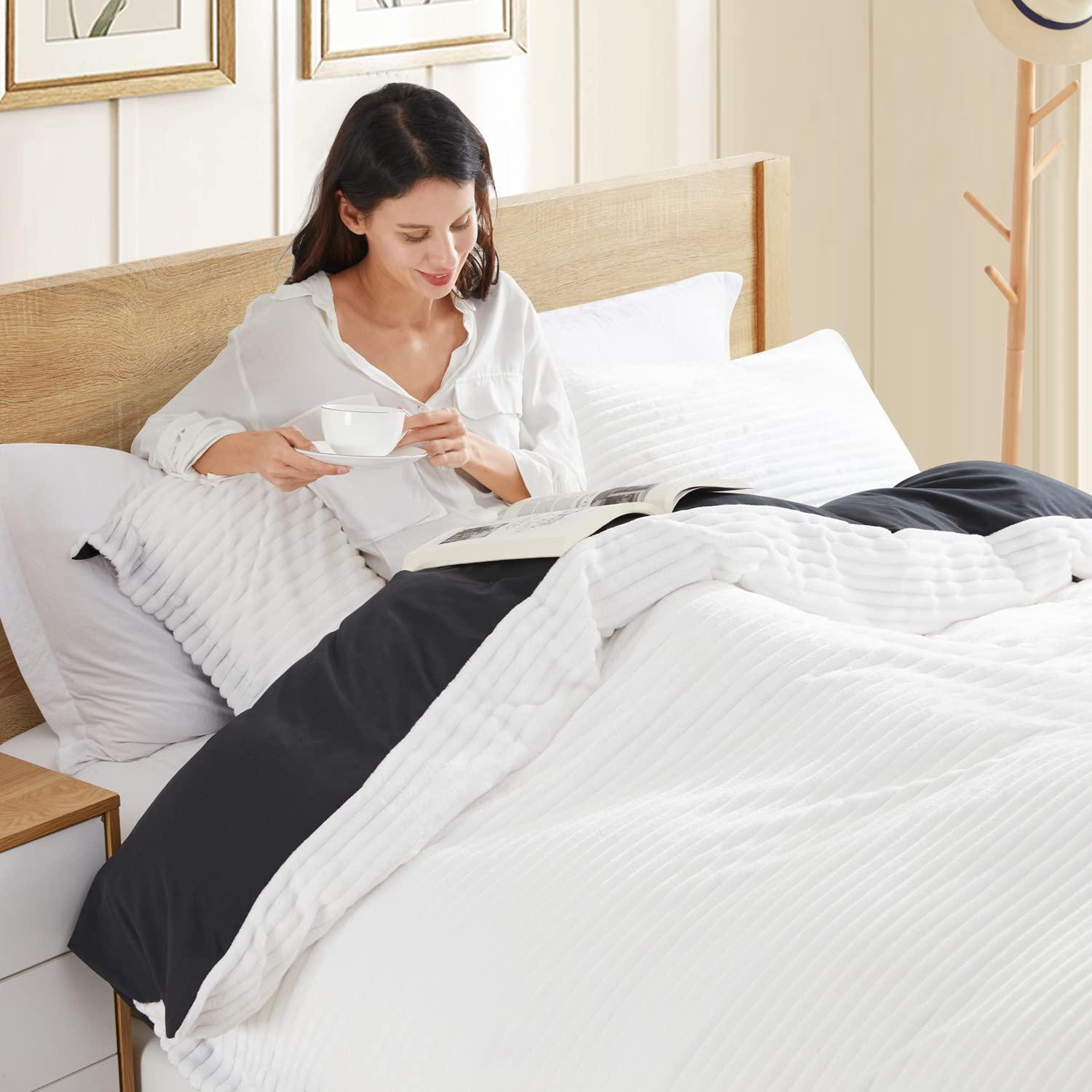 Nestl Premium Flannel Duvet Cover Set, 2 PC Reversible Twin Comforter Cover Set with Zipper Closure & Pillow Shams - Black & White