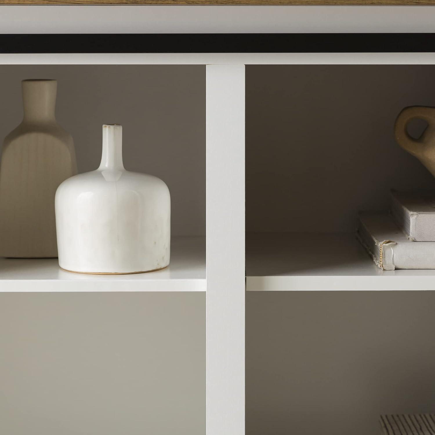 Woven Paths Soporte para TV con Puerta Corredera de Granero para Televisores de hasta 65", Blanco/madera de Granero Recuperada