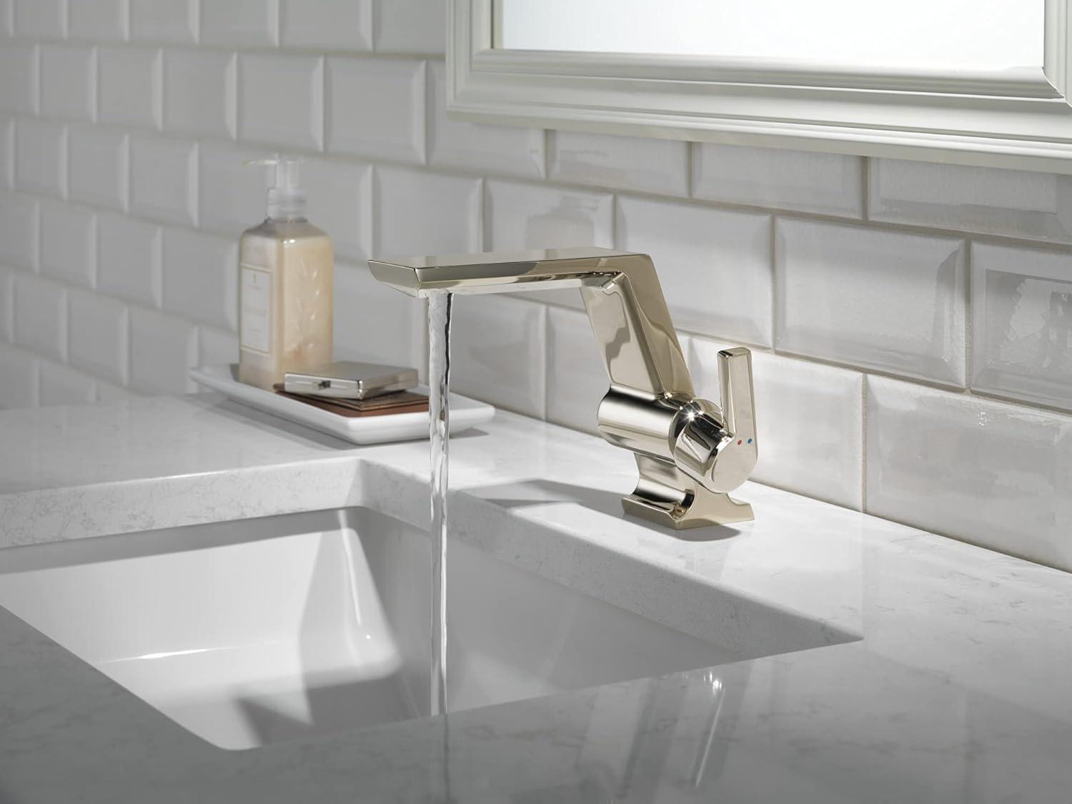 Pivotal Single Hole Bathroom Faucet with Drain Assembly and DIAMOND™ Seal Technology