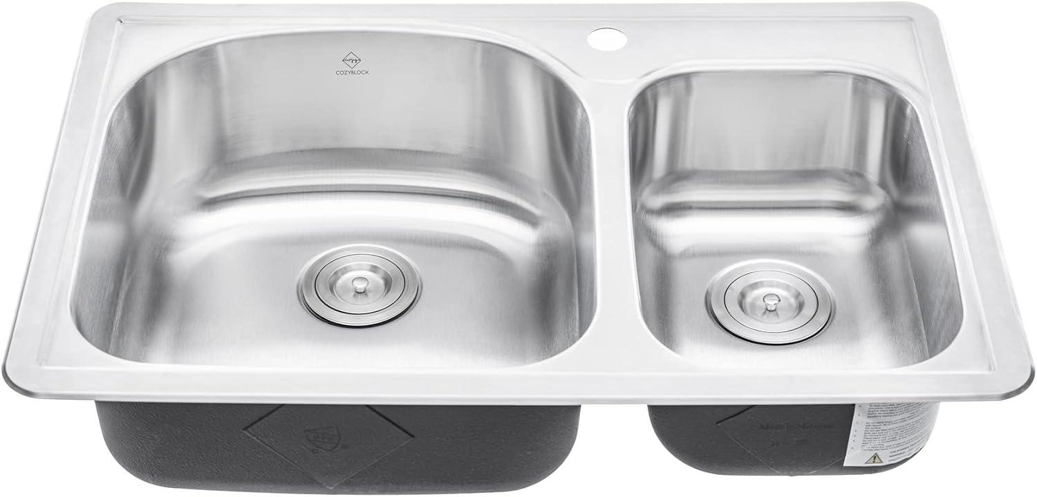 33'' Brushed Stainless Steel Double Bowl Kitchen Sink with Strainer