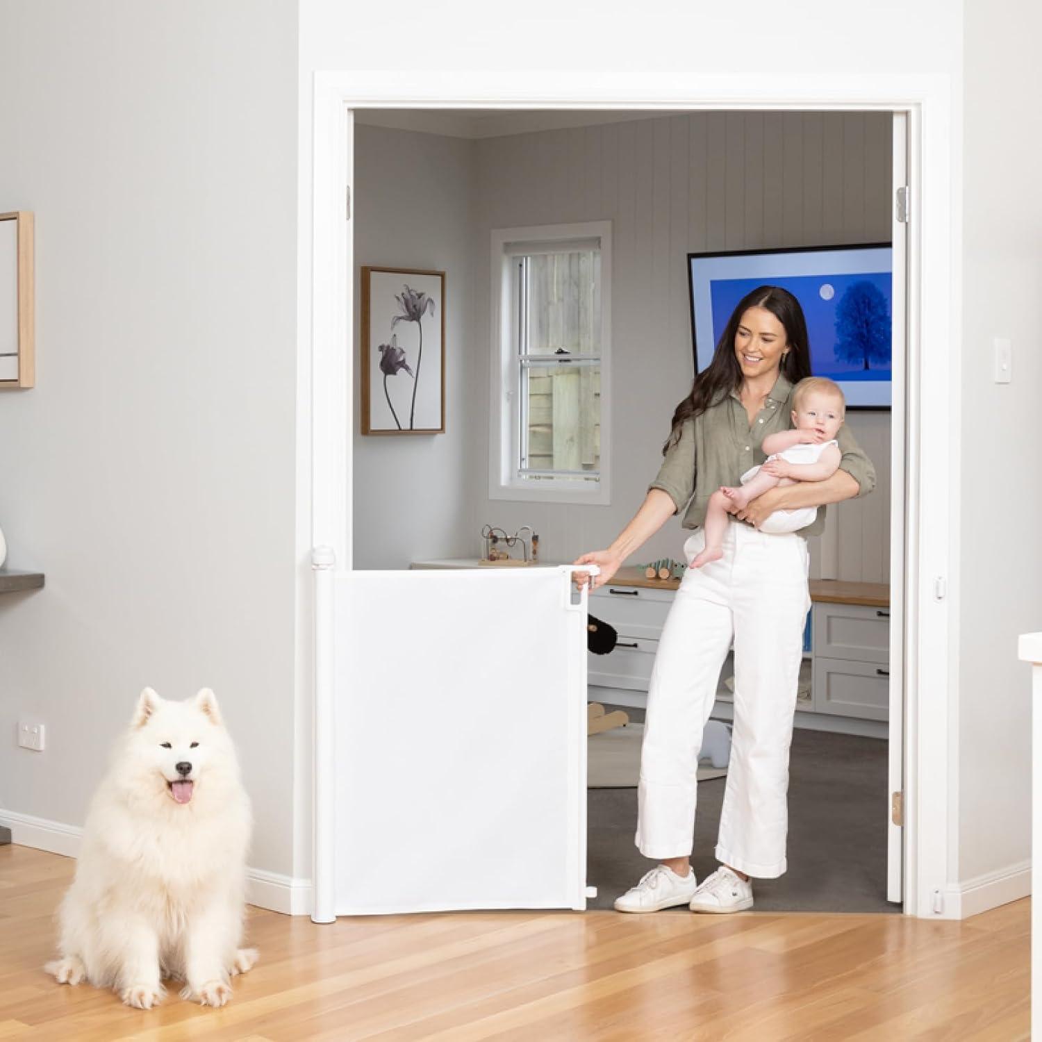 White Retractable Baby Gate with Plastic and Fabric