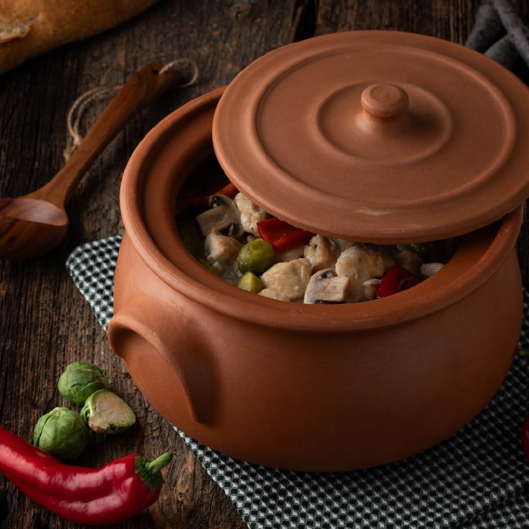 Hakan Handmade Suphan Clay Pot with Lid, Natural Unglazed Earthen Terracotta Pot, Casserole Dish, Rice Cooking, Clay Pot, Terracotta Pan, Korean, Indian, Mexican Dish, Small, 2.6 Quarts (2.5 L)