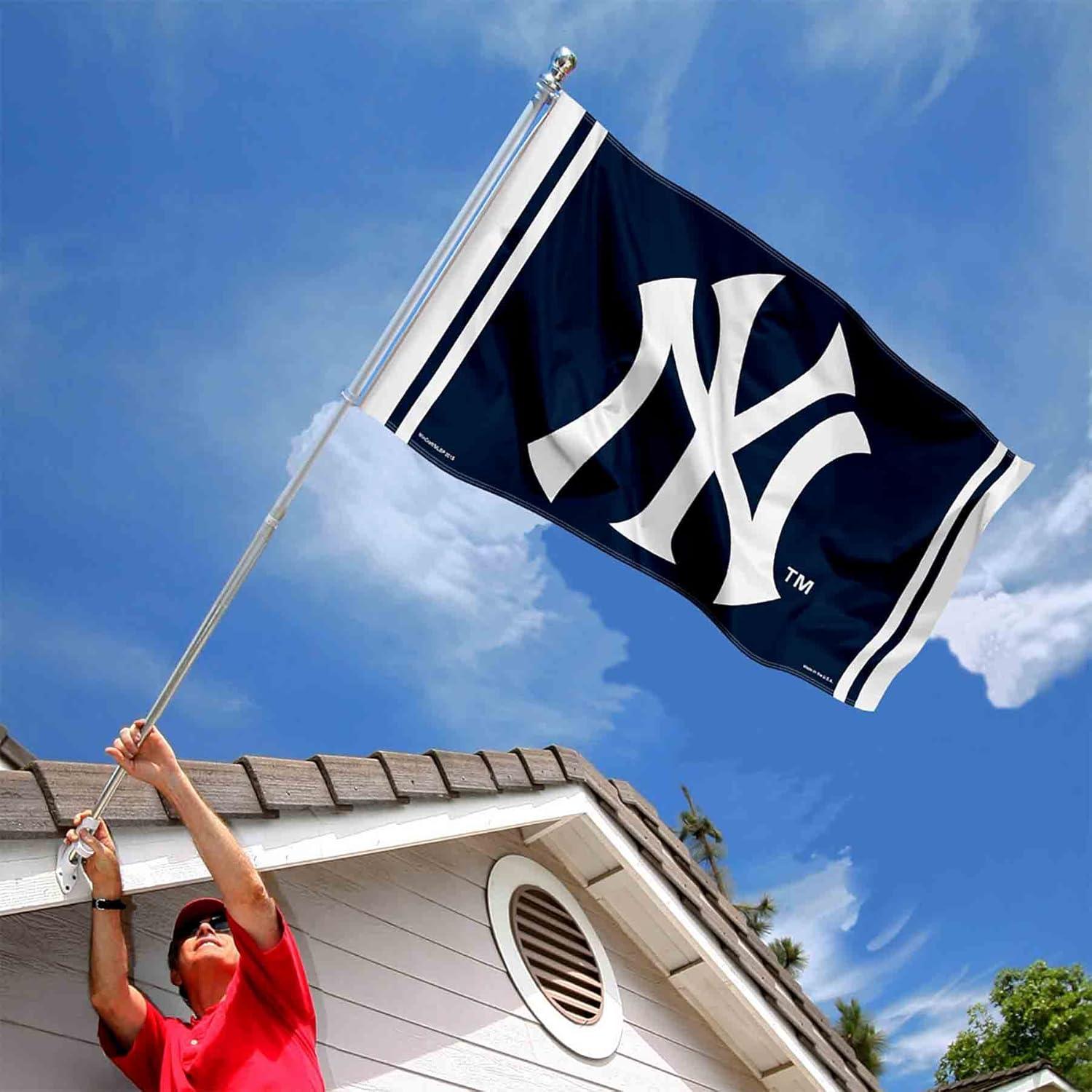 New York Yankees 3' x 5' Polyester Flag with Grommets