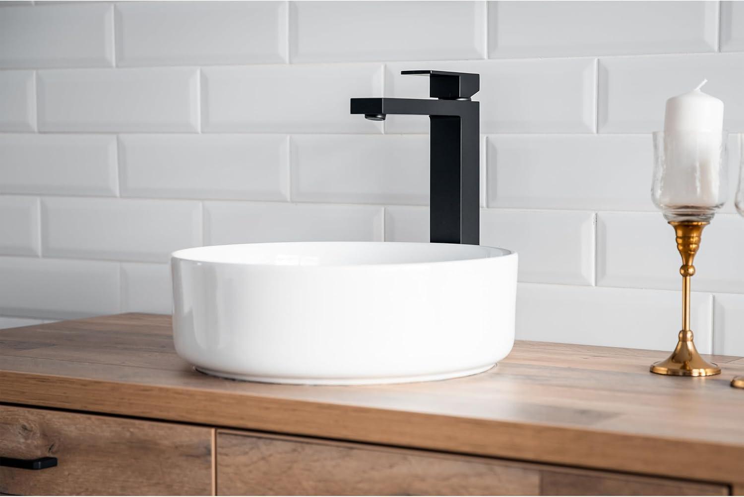 Single-handle Bathroom Faucet with Drain Assembly