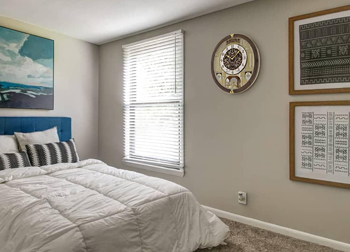 Seiko Melodies in Motion Wall Clock, Golden Chandelier