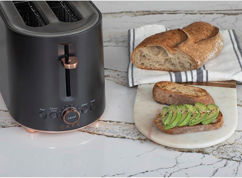 Café ™ Express Finish Matte Black 2-Slice Toaster