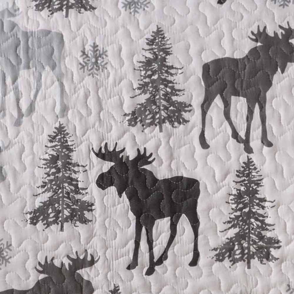 Moose Printed Reversible Patchwork Quilt Set with Shams