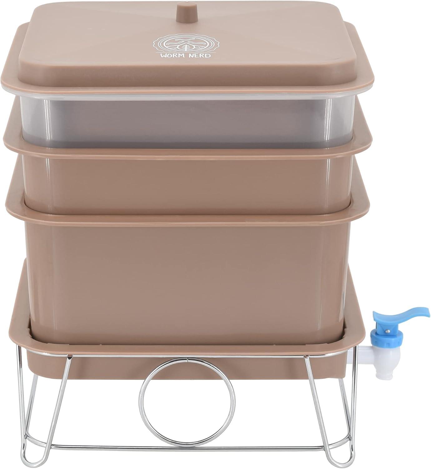 4 Gallons Plastic Worm Bin with Latching Lid