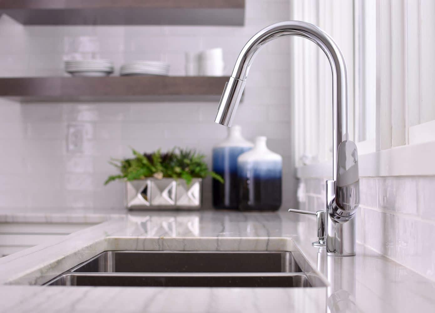 Contemporary Steel Optik Pull-Out Kitchen Faucet with Magnetic Docking