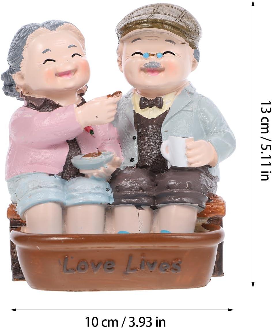 Loving Elderly Couple Figurines Husband and Wife Wedding Car Statue Grandparents Parents Figure Valentines Day Resin Statue Miniature Figurines Grandparents Parents Statue Home Decoration