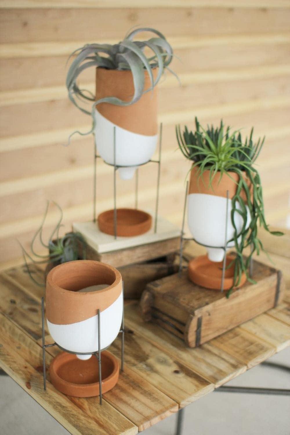 Kalalou Set Of Three Natural And White Clay Pots On Wire Stands H3349
