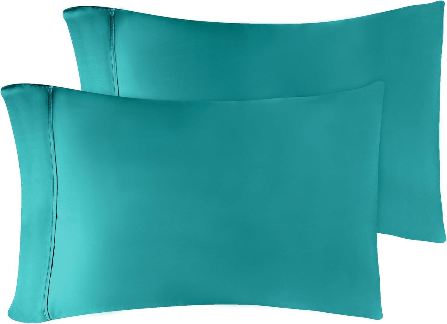 Superior Egyptian Cotton 300 Thread Count Solid Pillowcases (Set of 2)
