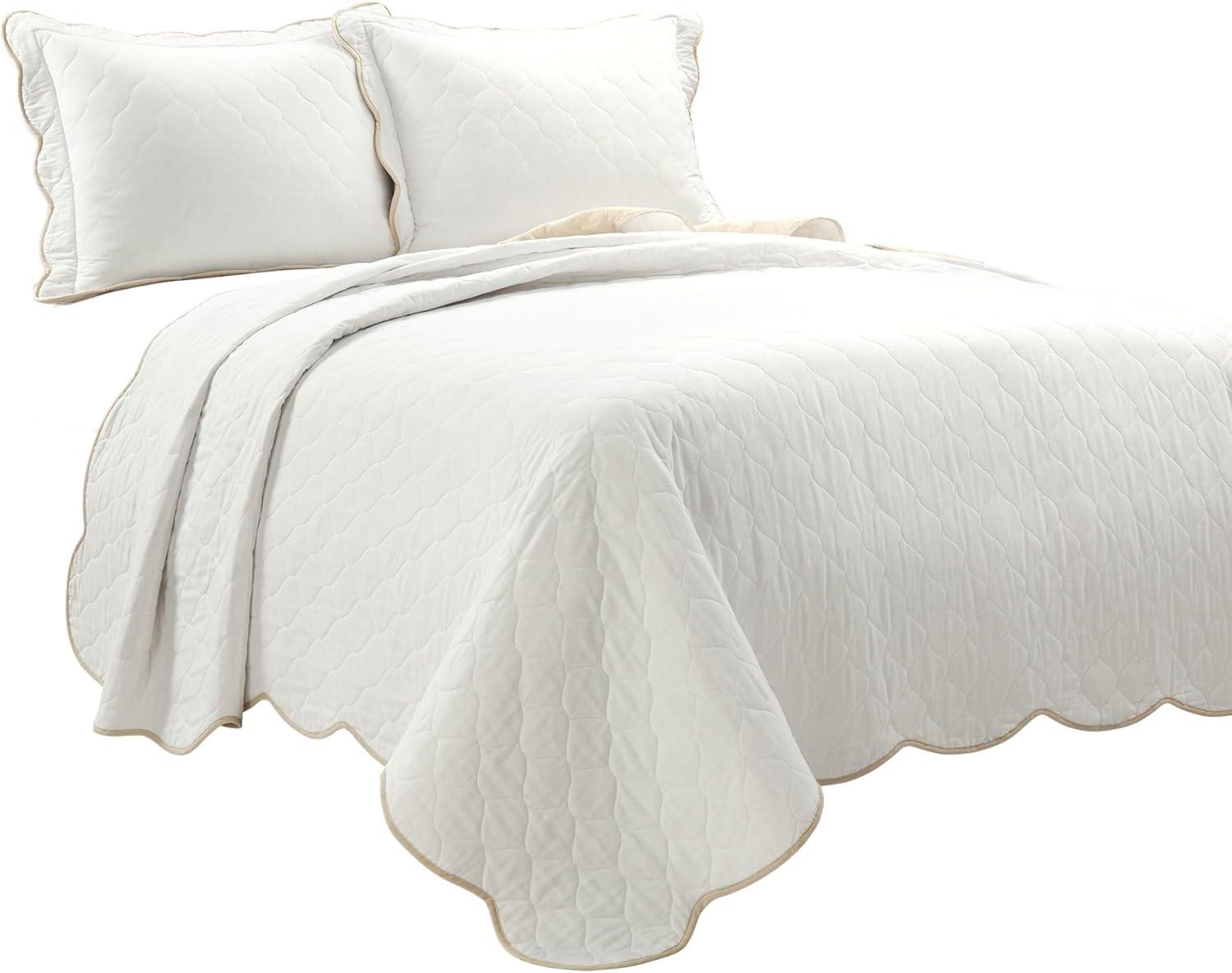 Lush Decor Coastal Chic Scallop Edge Reversible Quilt Neutral/White 3Pc Set King/Cal King