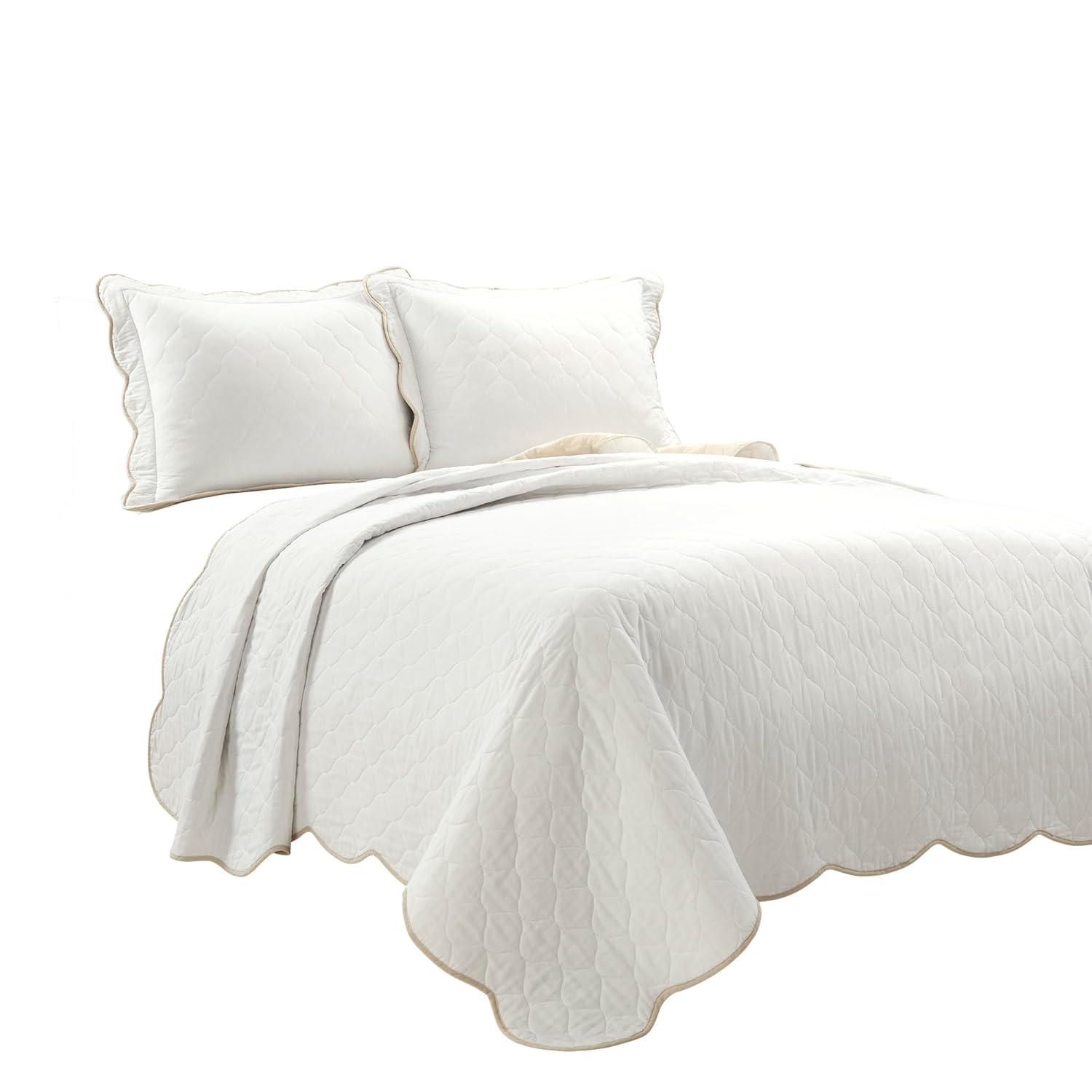 Lush Decor Coastal Chic Scallop Edge Reversible Quilt Neutral/White 3Pc Set King/Cal King