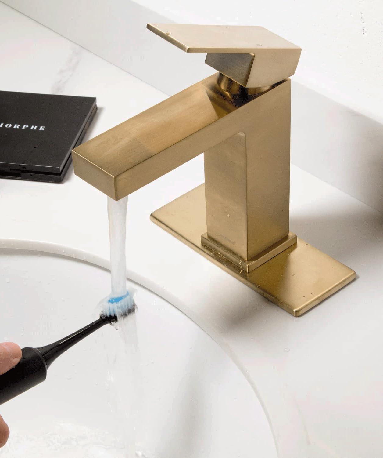 Single-handle Bathroom Faucet with Drain Assembly