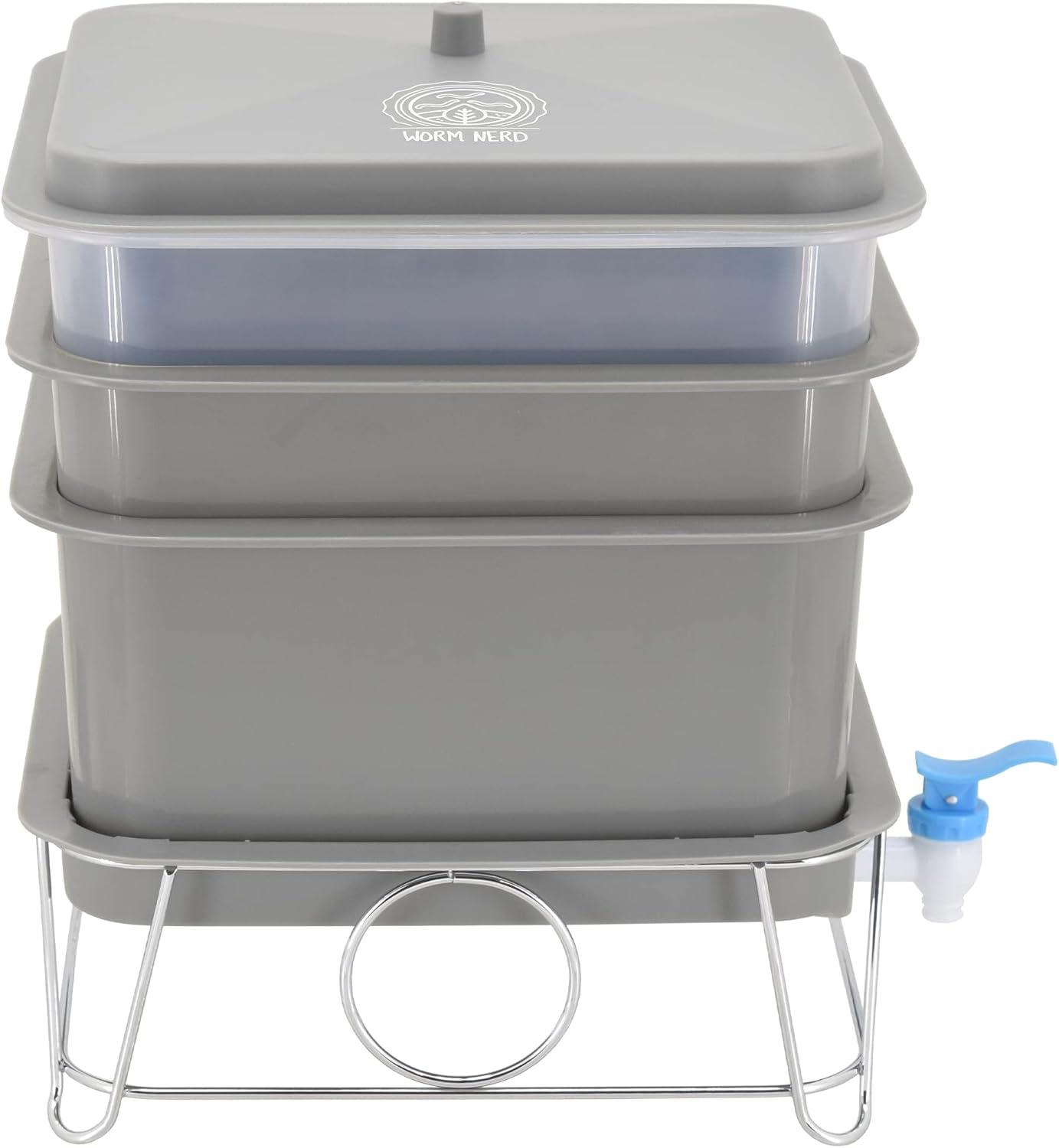 4 Gallons Plastic Worm Bin with Latching Lid