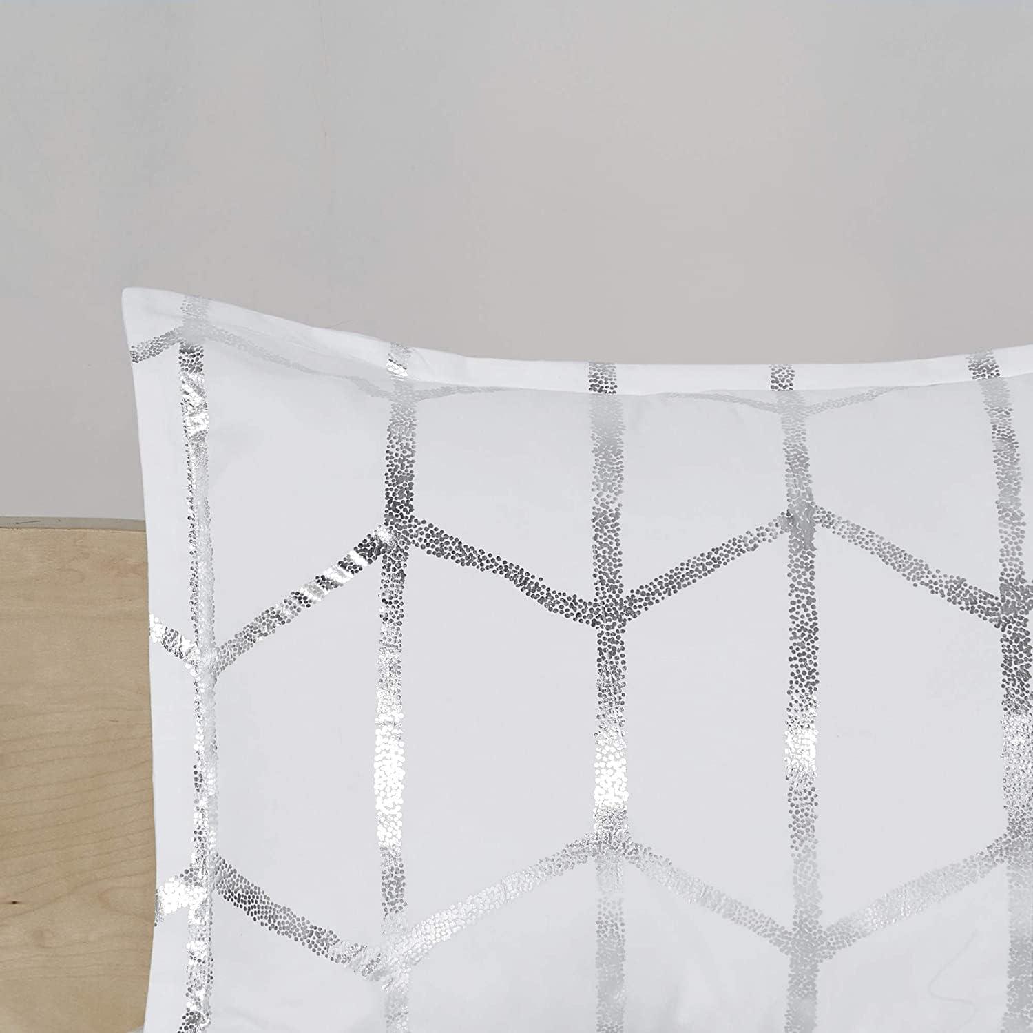 Intelligent Design Raina Metallic Printed Comforter Set