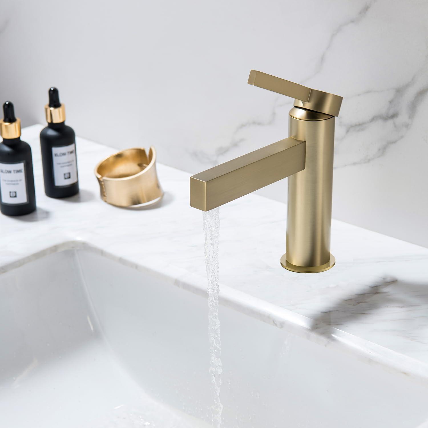 Single-Hole Single-handle Bathroom Faucet with Drain Assembly