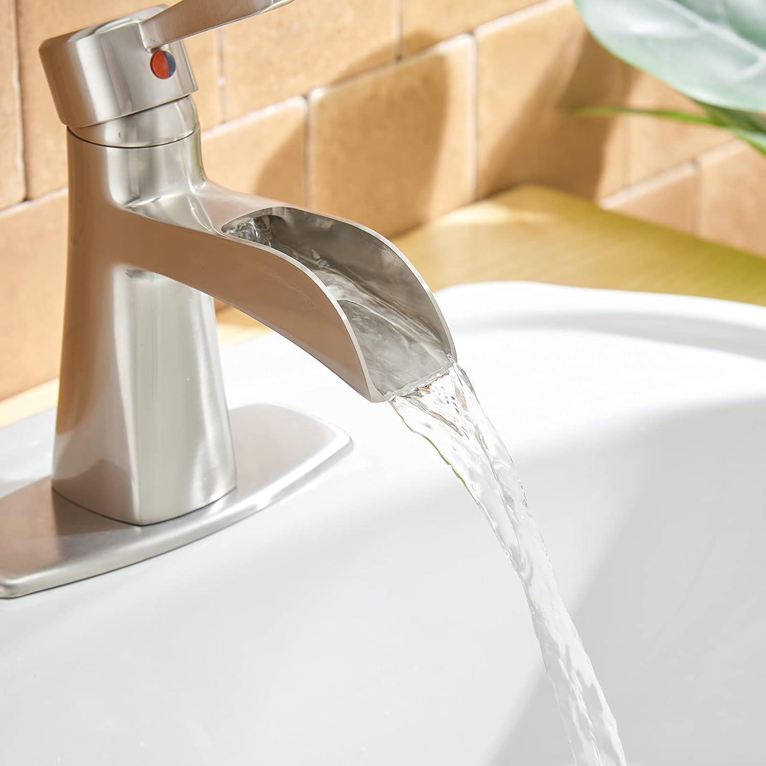 Single-Hole Single-handle Bathroom Faucet with Drain Assembly