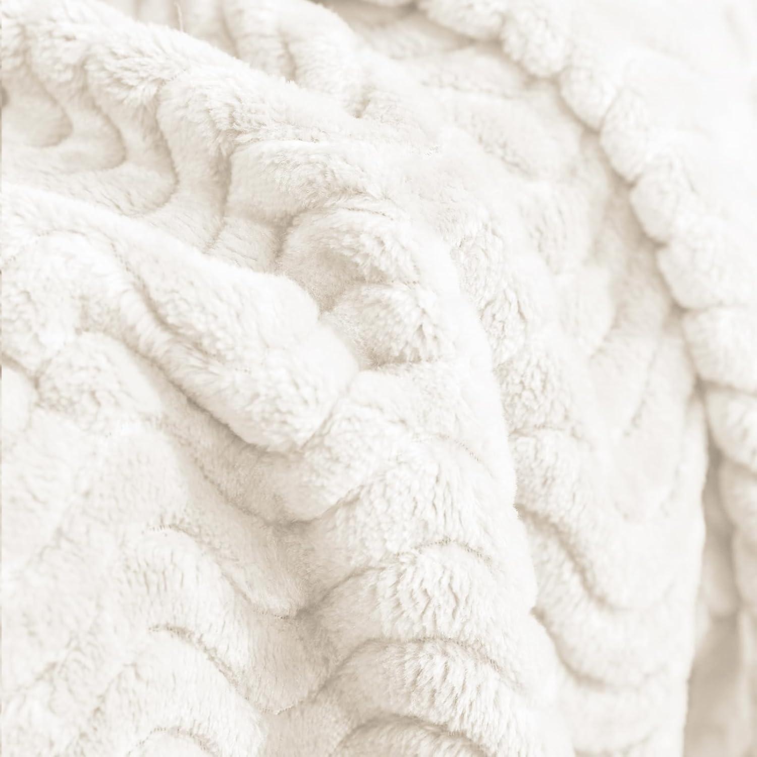 Exclusivo Mezcla Large Flannel Fleece Throw Blanket, Jacquard Weave Wave Pattern Blanket (50" x 70", Off White)