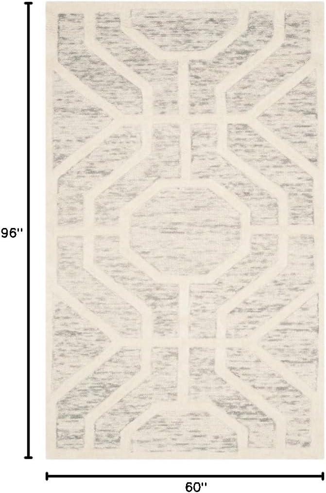 SAFAVIEH Cambridge Collection Area Rug - 5' x 8', Light Grey & Ivory, Handmade Moroccan Distressed Wool, Ideal for High Traffic Areas in Living Room, Bedroom (CAM726G)