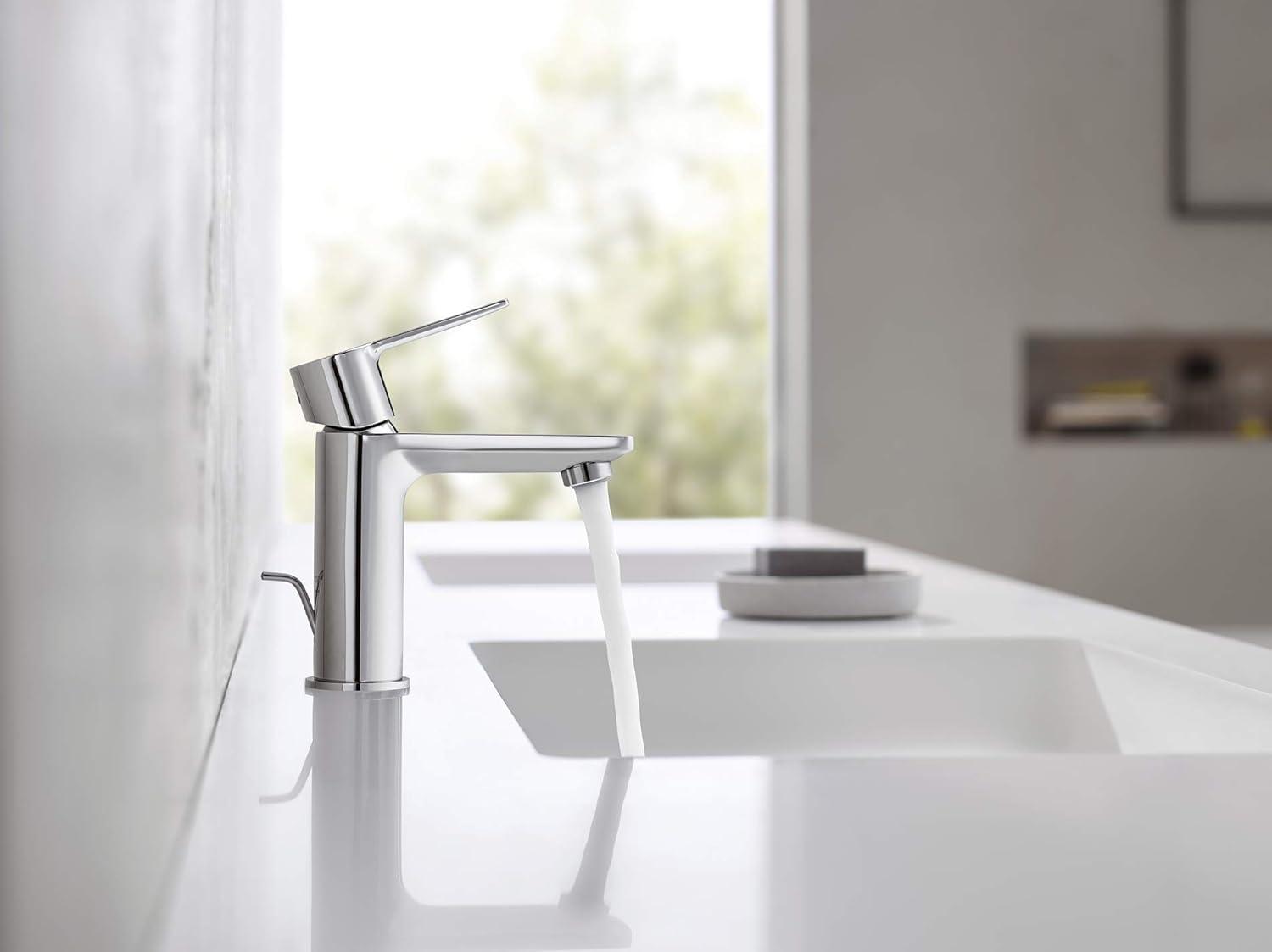 Lineare™ Single Hole Bathroom Faucet with Drain Assembly