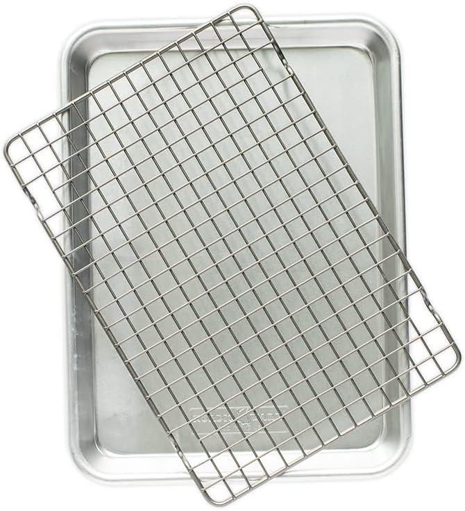 Nordic Ware Naturals® Quarter Sheet with Oven-Safe Nonstick Grid