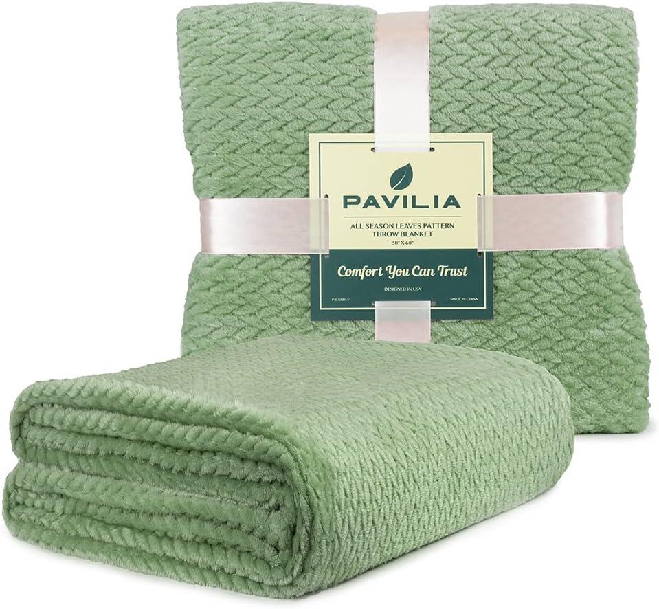 PAVILIA Lightweight Fleece Throw Blanket for Couch, Soft Warm Flannel Blankets for Bed