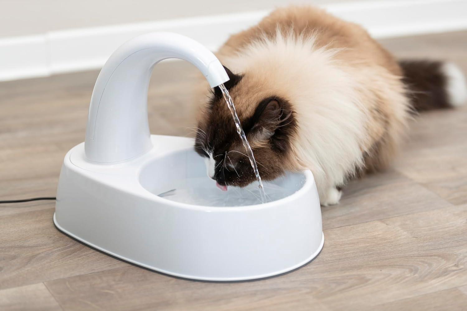 TRIXIE TRIXIE Curved Stream 84.5oz Drinking Fountain for Cats and Dogs, Large Water Fountain for Pets
