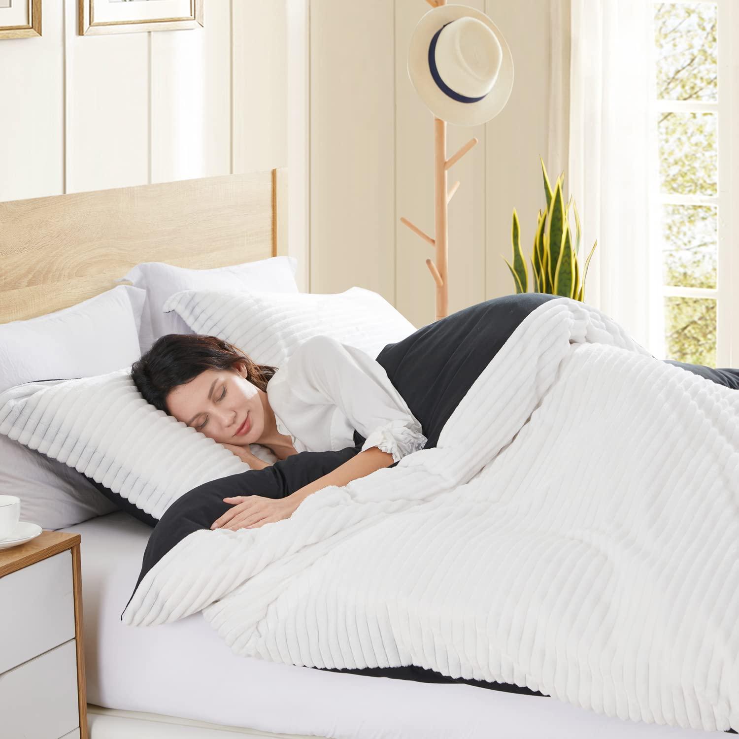 Nestl Premium Flannel Duvet Cover Set, 2 PC Reversible Twin Comforter Cover Set with Zipper Closure & Pillow Shams - Black & White