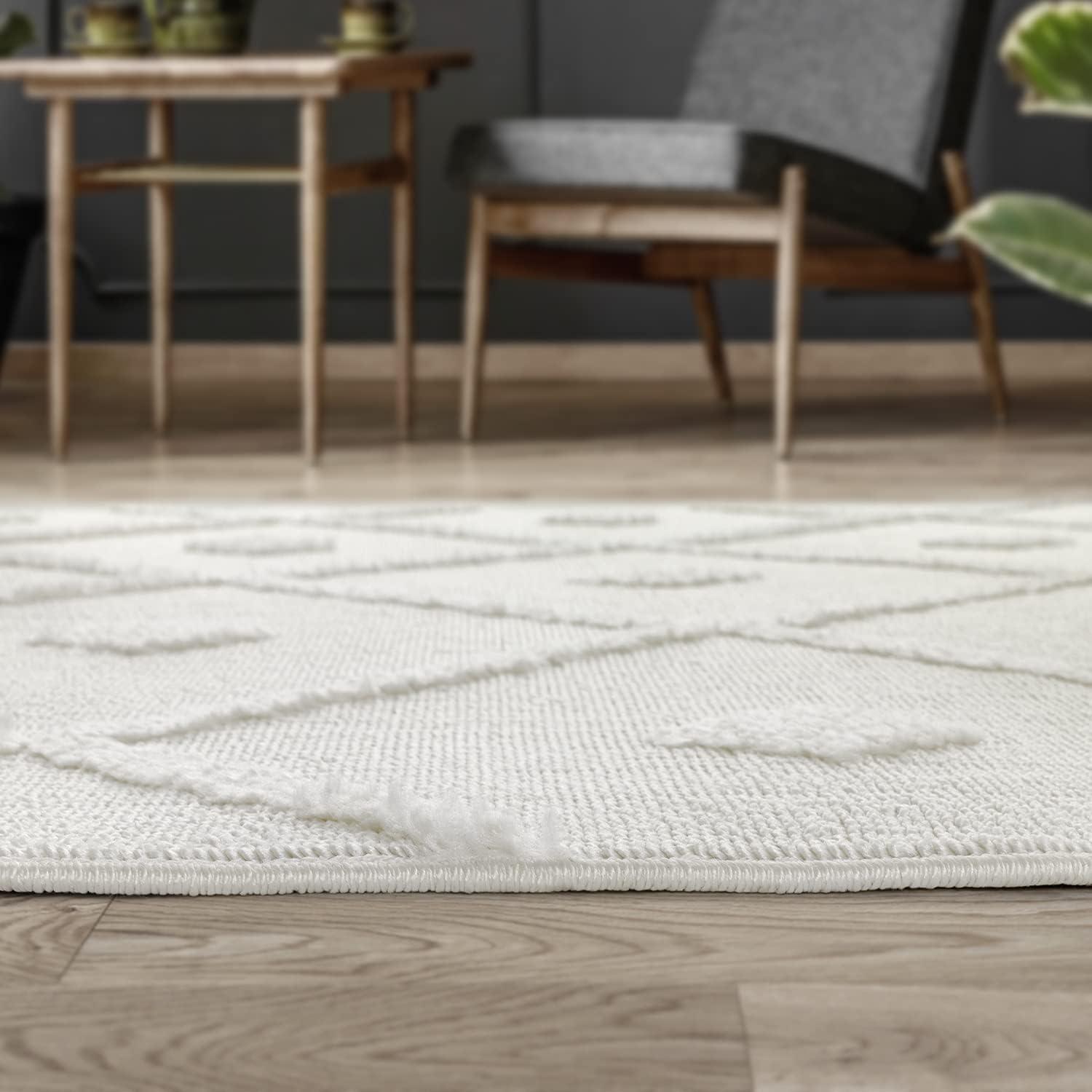 White Geometric Shag 5' x 7' Synthetic Area Rug