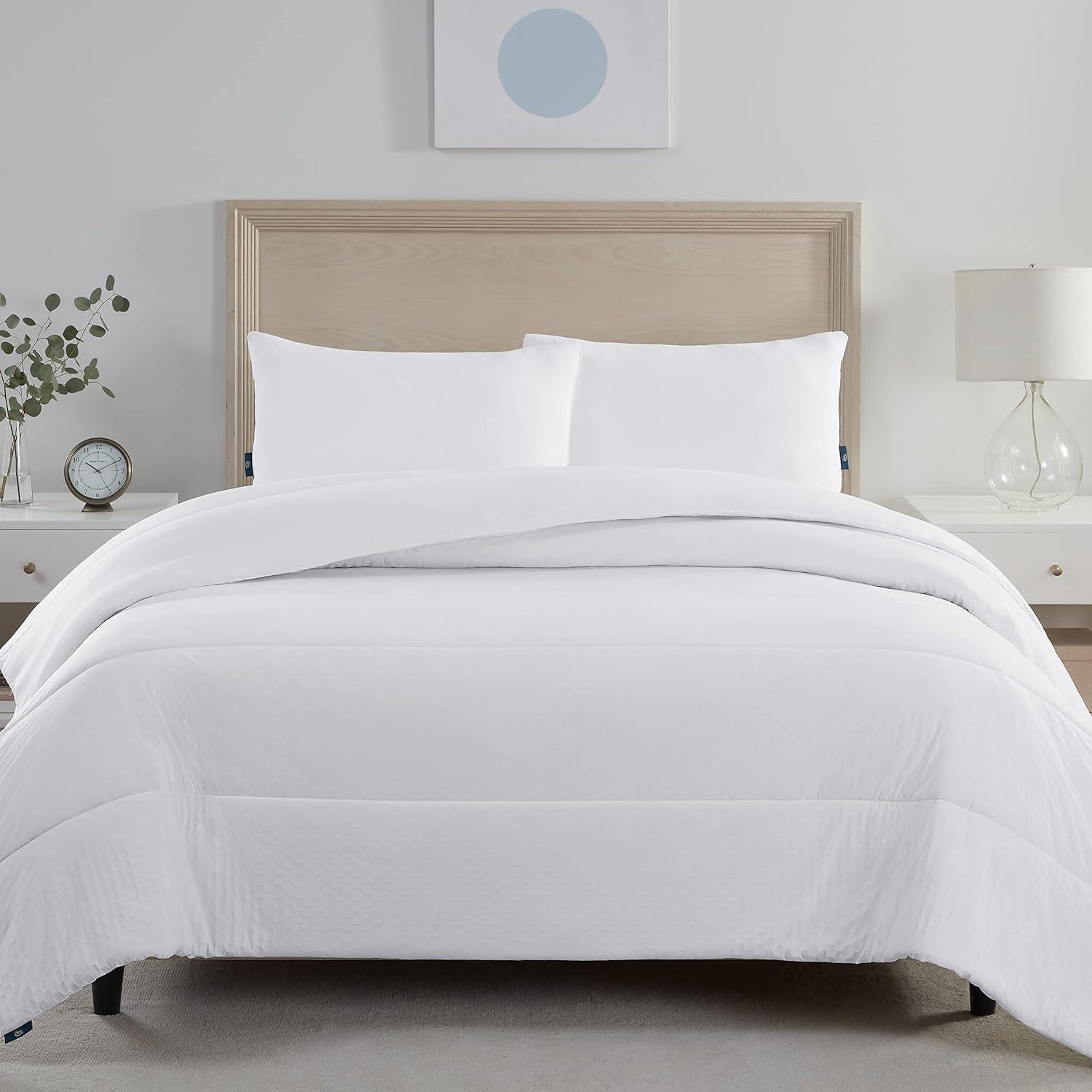 White Soft Cooling Down Alternative Twin Comforter with Corner Tabs