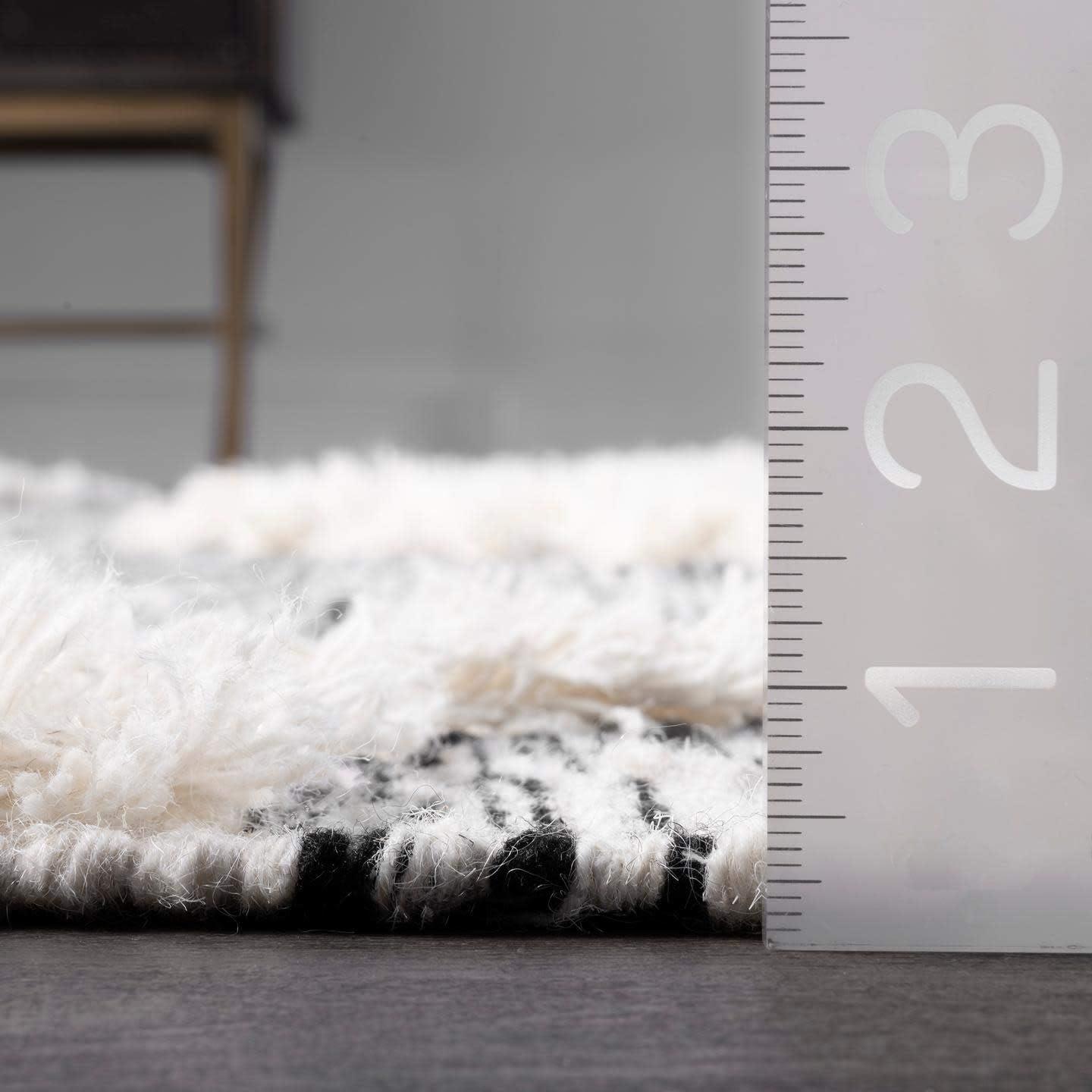 Nuloom Savannah Diamond 2x6 Wool Runner Indoor Area Rug for Living Room Bedroom Dining Room Entryway Hallway Kitchen, Black/Ivory